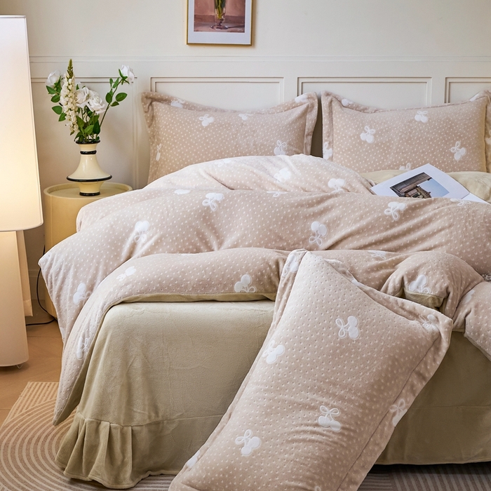 91家纺网 家纺一手货源 找家纺 尚品凤凰 2025新款雕花绒牛奶绒四件套 小樱桃-卡其