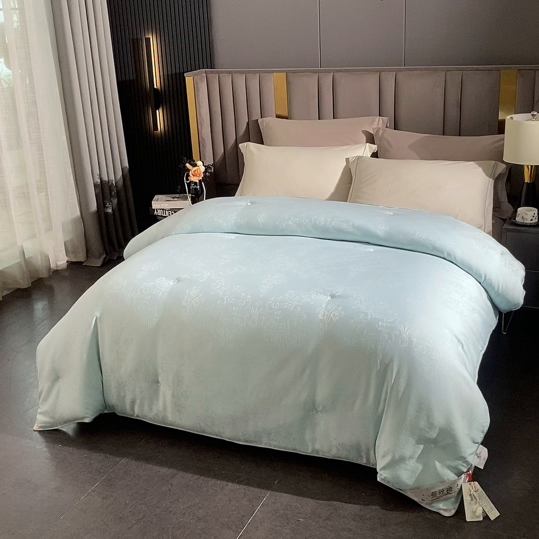 91家纺网 家纺一手货源 找家纺 芭芭棉家纺 2025新款全棉提花云端之梦被子被芯 云端之梦绿色