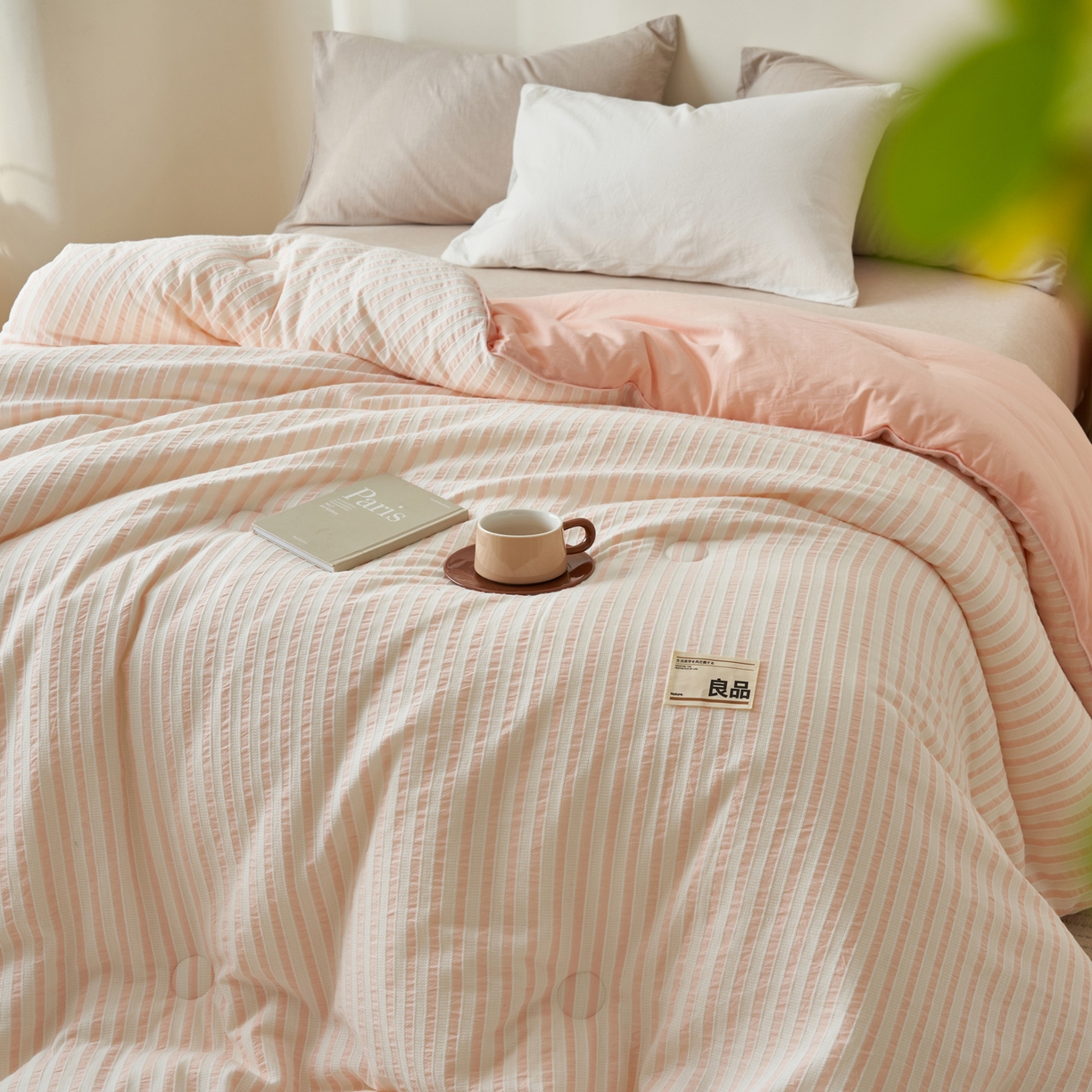91家纺网 家纺一手货源 找家纺 子由家居 2025新款水洗简约条纹大豆冬被被子被芯 色织条纹-浅粉
