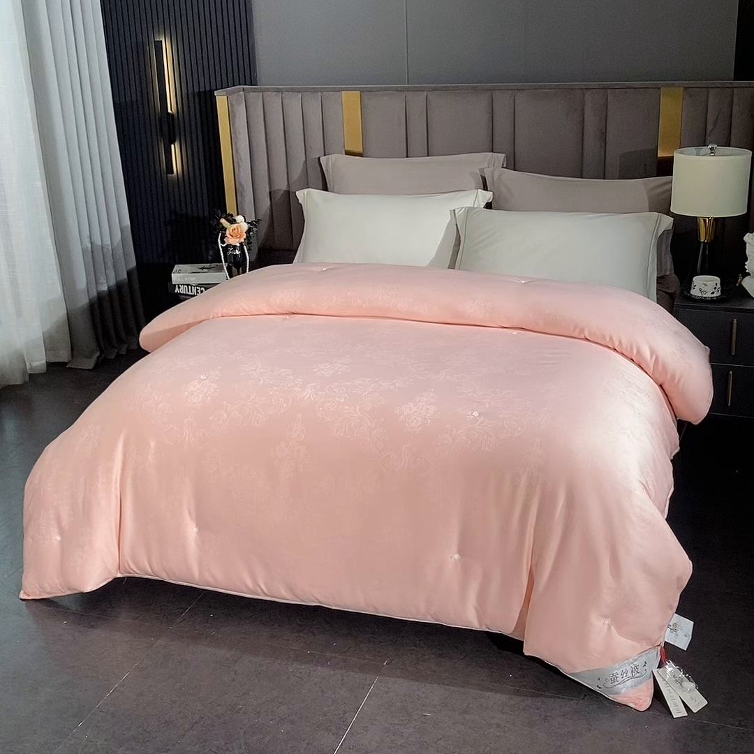 91家纺网 家纺一手货源 找家纺 芭芭棉家纺 2025新款全棉提花云端之梦被子被芯 云端之梦玉色