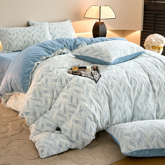 91家纺网 家纺一手货源 找家纺 （总）言一 2025新款A类全消光超柔260G保暖加厚立体雕花牛奶绒四件套