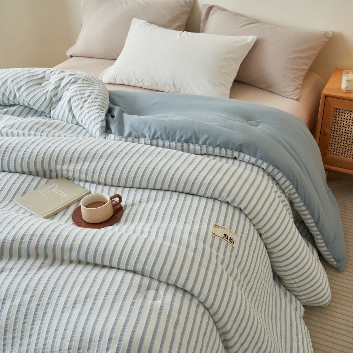 91家纺网 家纺一手货源 找家纺 子由家居 2025新款水洗简约条纹大豆冬被被子被芯 色织条纹-浅蓝