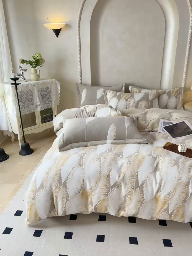 91家纺网 家纺一手货源 找家纺 尚品凤凰 2025新款雕花绒牛奶绒四件套 芦苇花-卡其