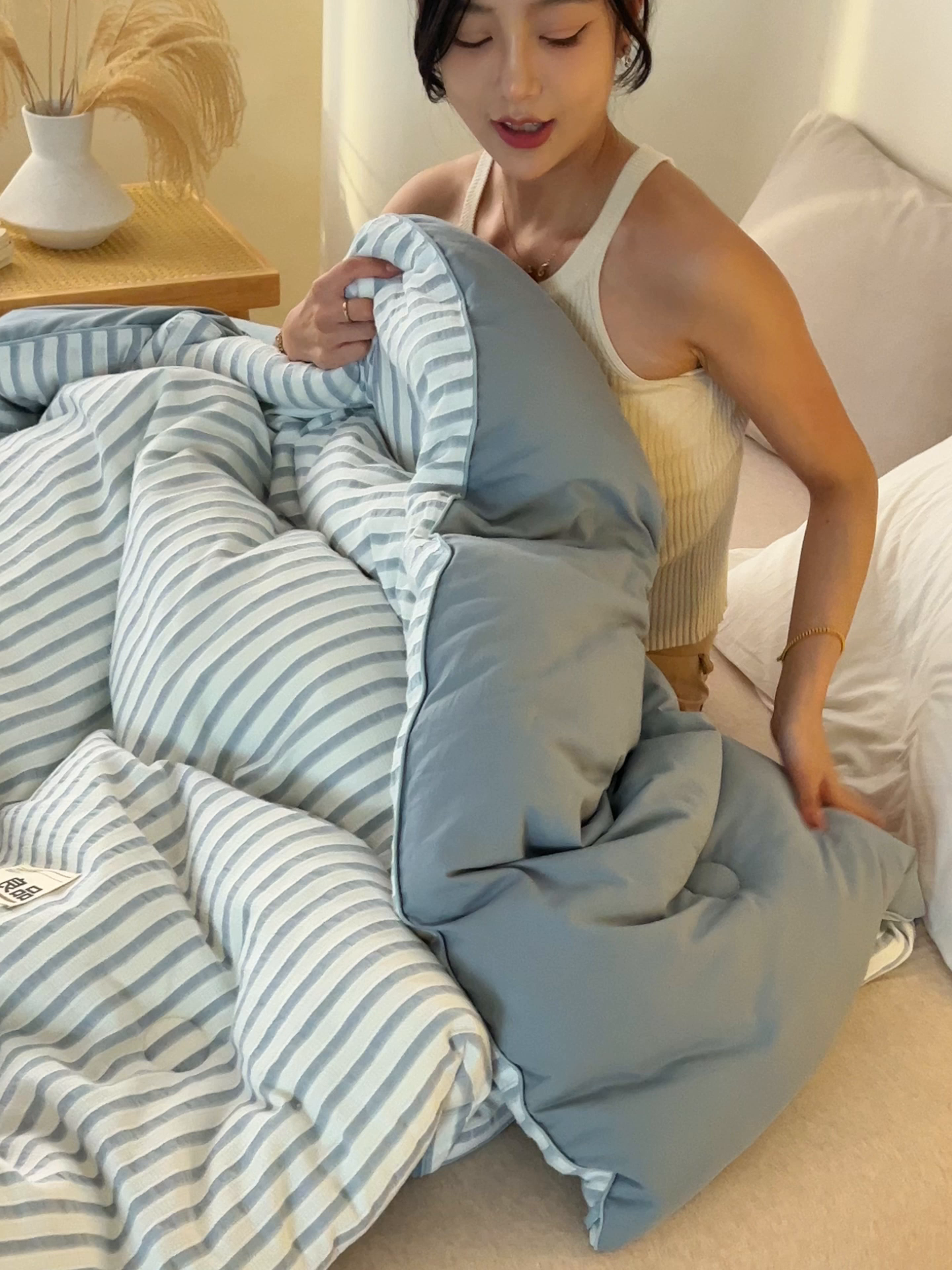 91家纺网 家纺一手货源 找家纺 子由家居 2025新款水洗简约条纹大豆冬被被子被芯 色织条纹-浅蓝