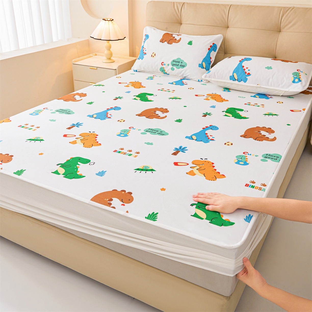 91家纺网 家纺一手货源 找家纺 雯豆家纺 2025新款TPU防水隔尿床笠防脏垫单床笠床笠单件 防水床笠-小恐龙