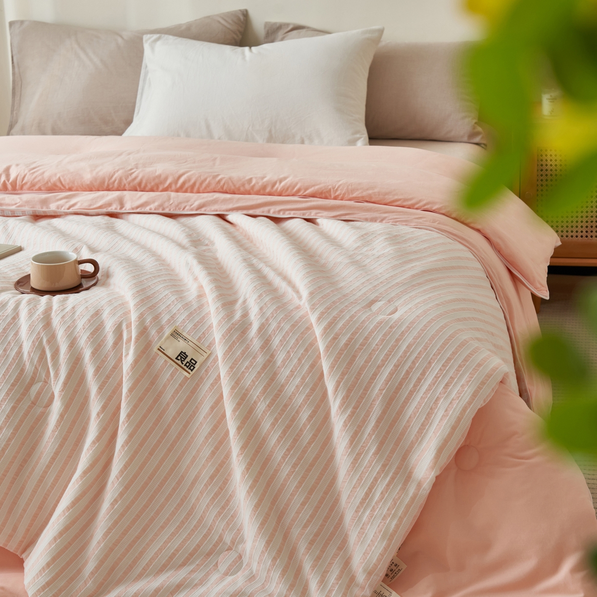 91家纺网 家纺一手货源 找家纺 （总）子由家居 2025新款水洗简约条纹大豆子母被被子被芯