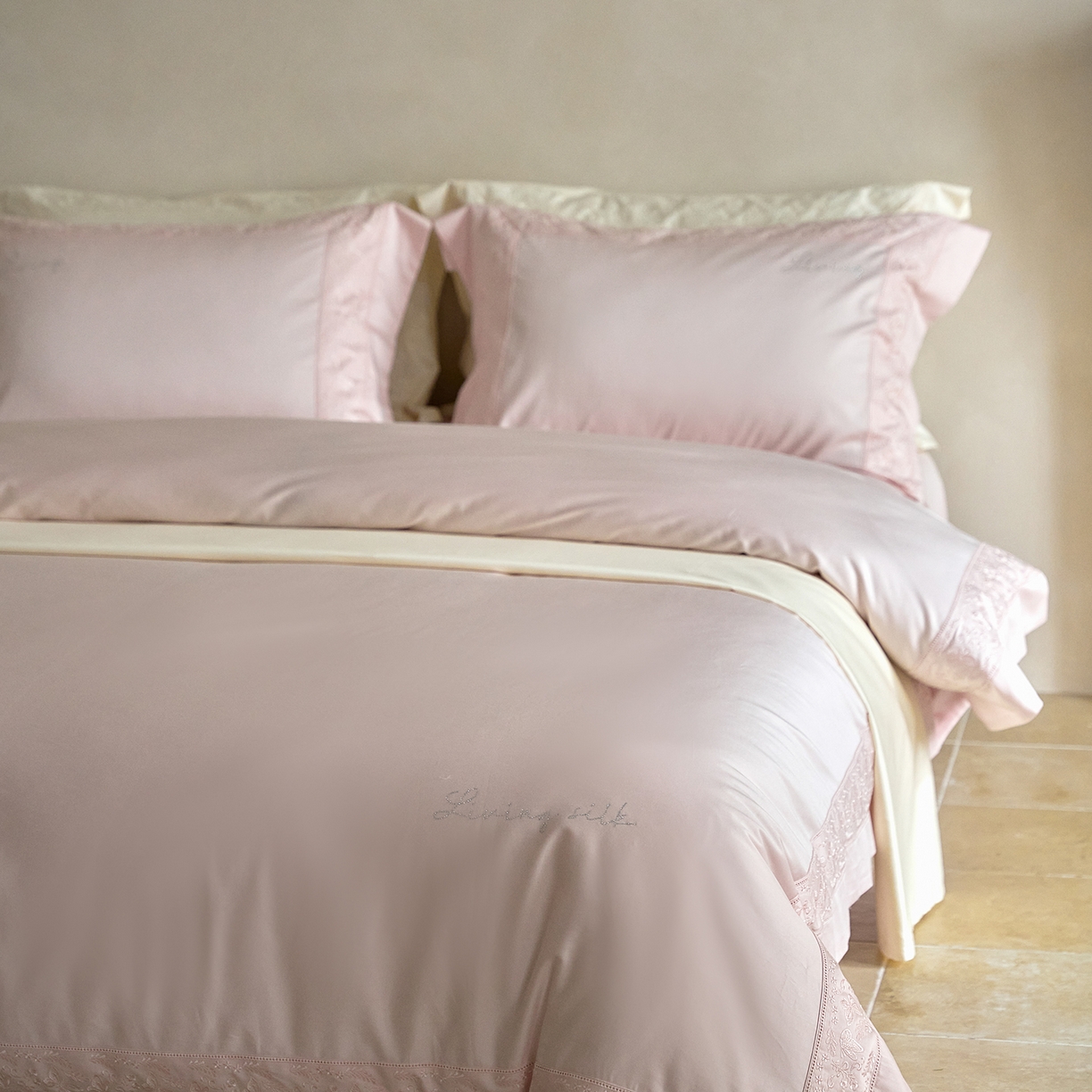 91家纺网 家纺一手货源 找家纺 佳汐蓝家纺 2025新款100%全棉百支新疆长绒棉贡缎四件套-露西亚 露西亚 粉