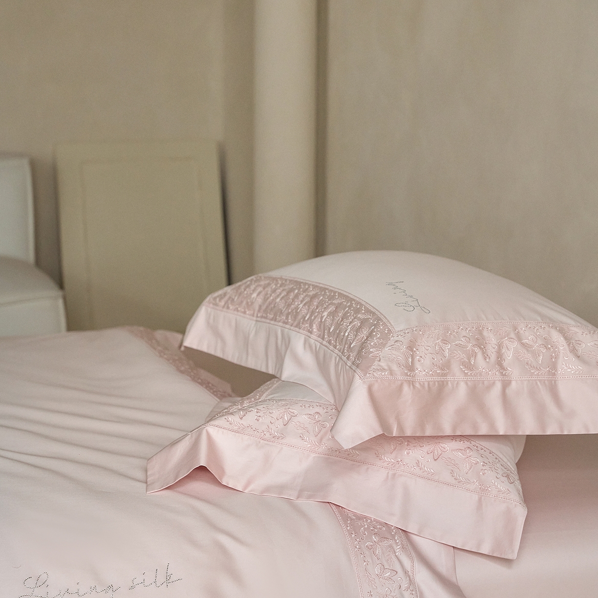 91家纺网 家纺一手货源 找家纺 佳汐蓝家纺 2025新款100%全棉百支新疆长绒棉贡缎四件套-露西亚 露西亚 粉