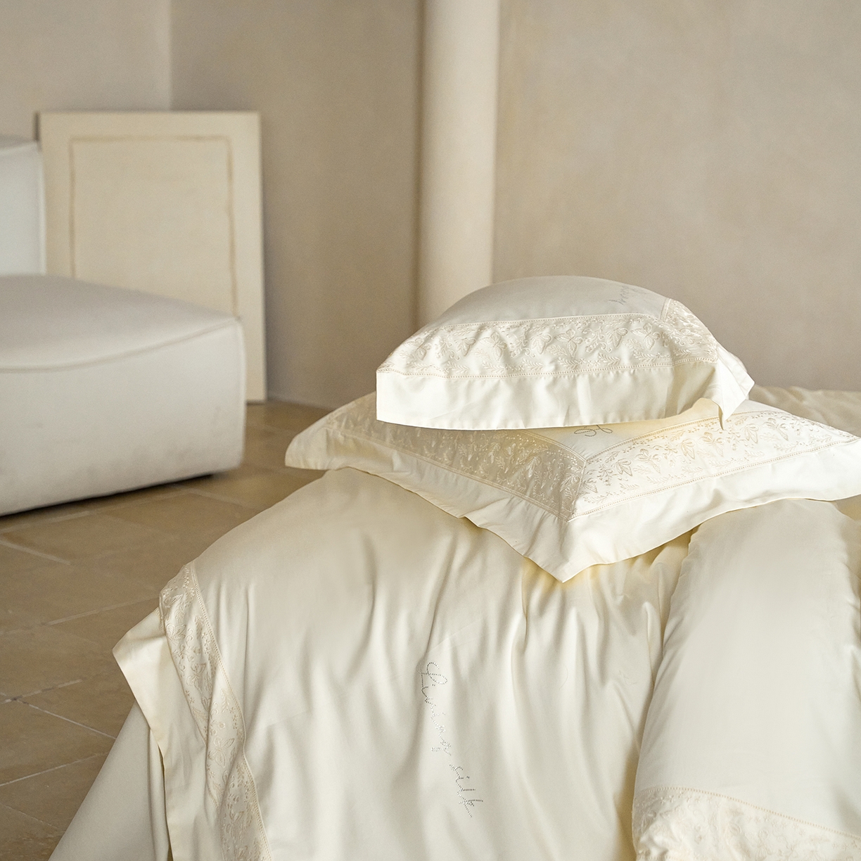 91家纺网 家纺一手货源 找家纺 佳汐蓝家纺 2025新款100%全棉百支新疆长绒棉贡缎四件套-露西亚 露西亚 白