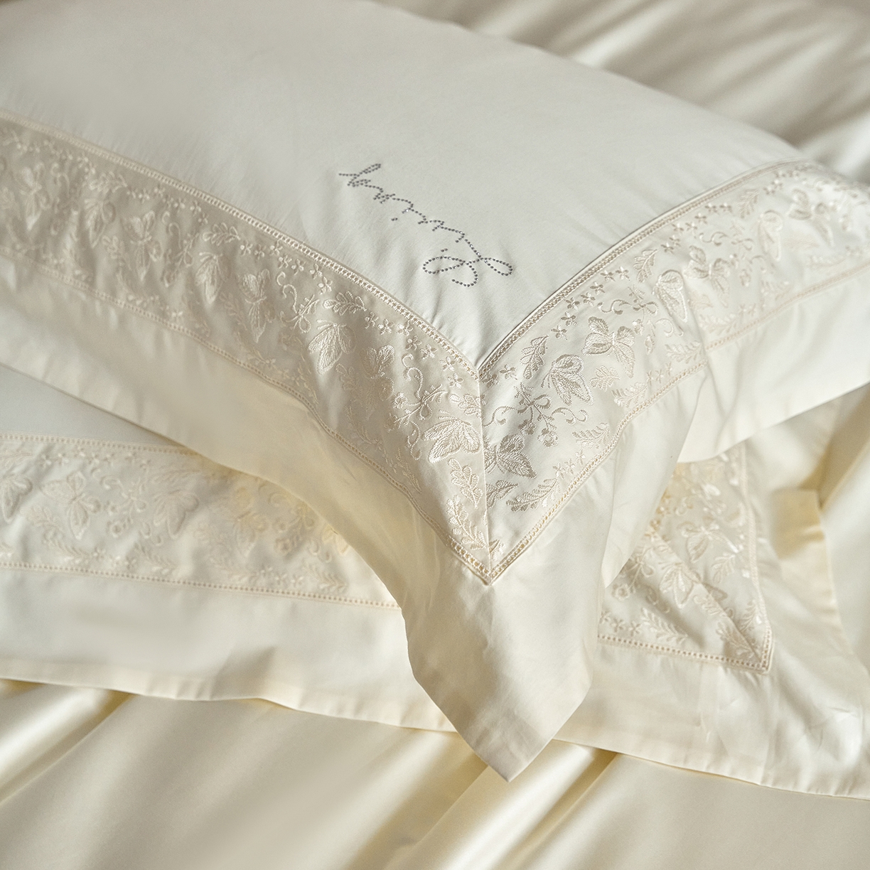 91家纺网 家纺一手货源 找家纺 （总）佳汐蓝家纺 2025新款100%全棉百支新疆长绒棉贡缎四件套-露西亚