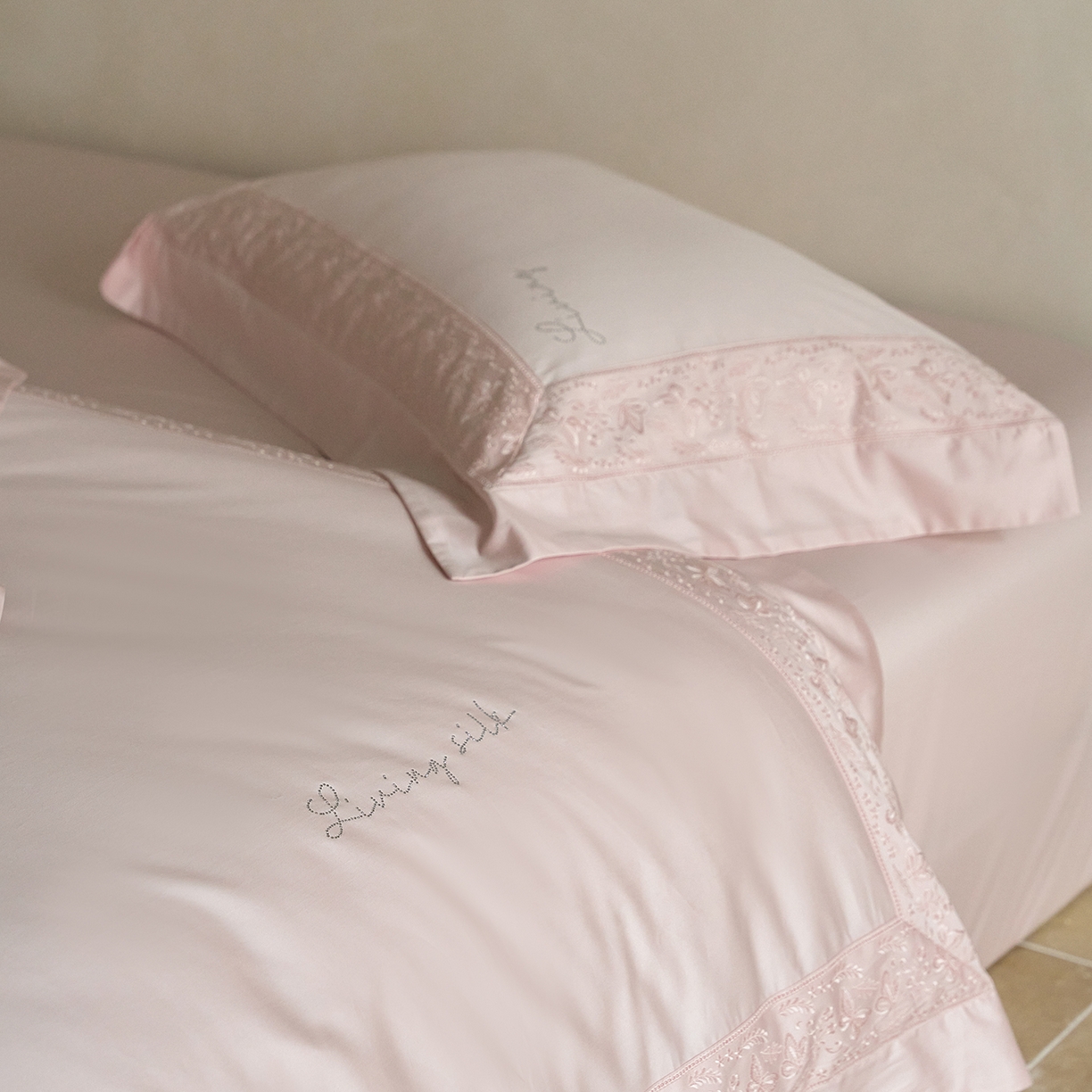 91家纺网 家纺一手货源 找家纺 佳汐蓝家纺 2025新款100%全棉百支新疆长绒棉贡缎四件套-露西亚 露西亚 粉