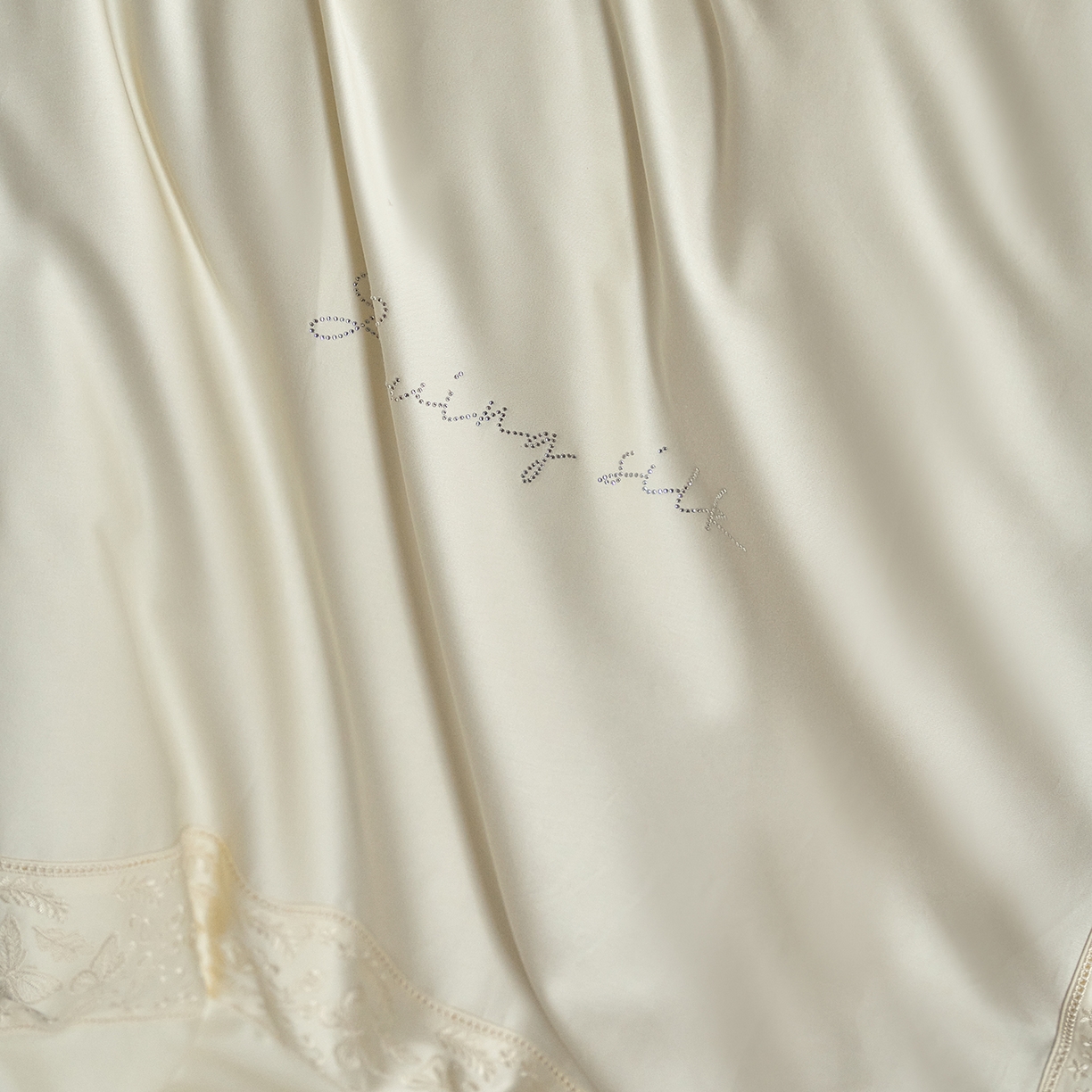 91家纺网 家纺一手货源 找家纺 佳汐蓝家纺 2025新款100%全棉百支新疆长绒棉贡缎四件套-露西亚 露西亚 白