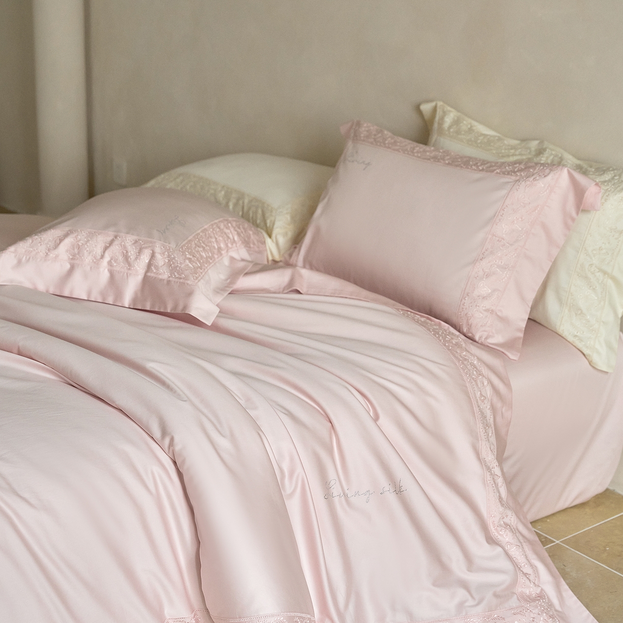 91家纺网 家纺一手货源 找家纺 佳汐蓝家纺 2025新款100%全棉百支新疆长绒棉贡缎四件套-露西亚 露西亚 粉