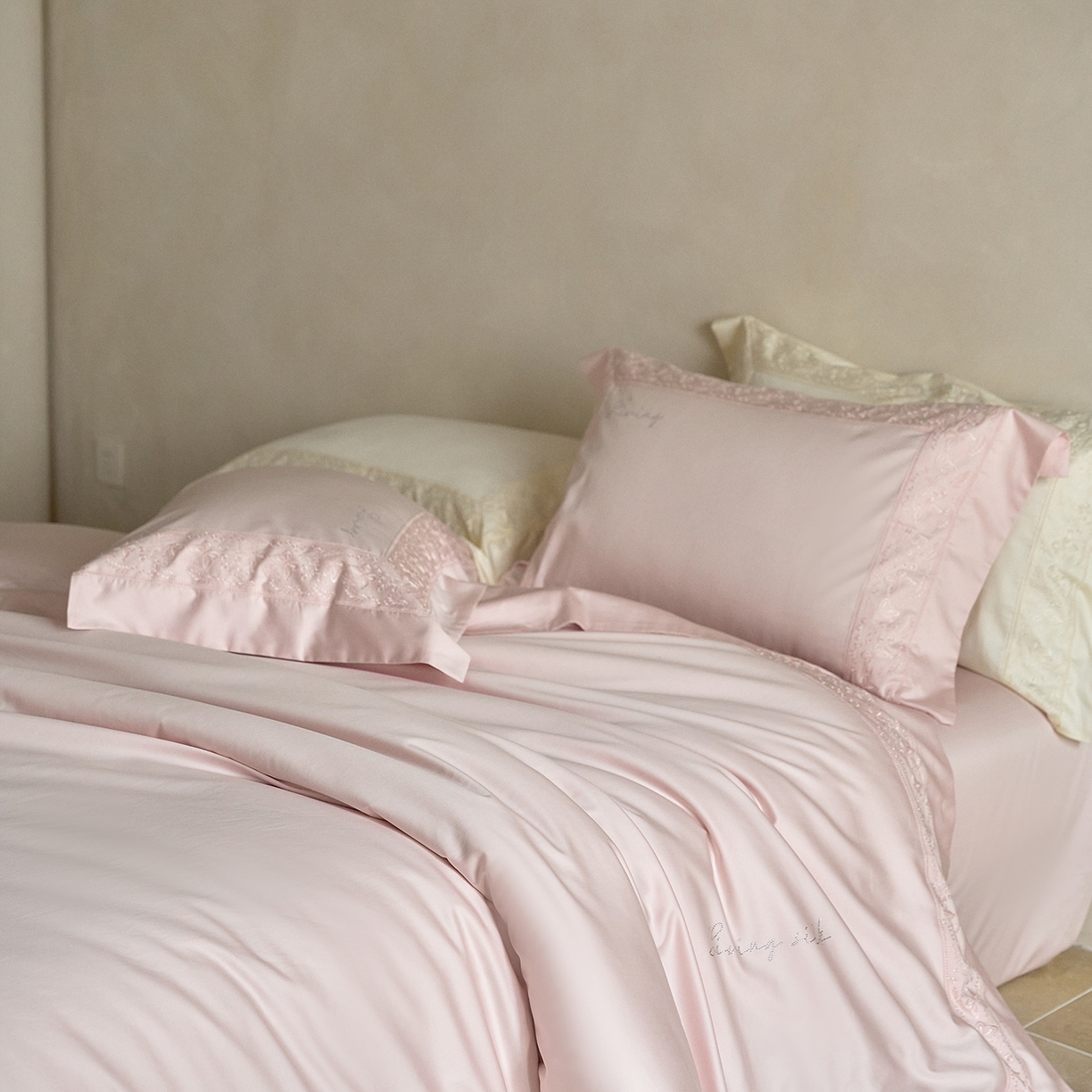 91家纺网 家纺一手货源 找家纺 佳汐蓝家纺 2025新款100%全棉百支新疆长绒棉贡缎四件套-露西亚 露西亚 粉