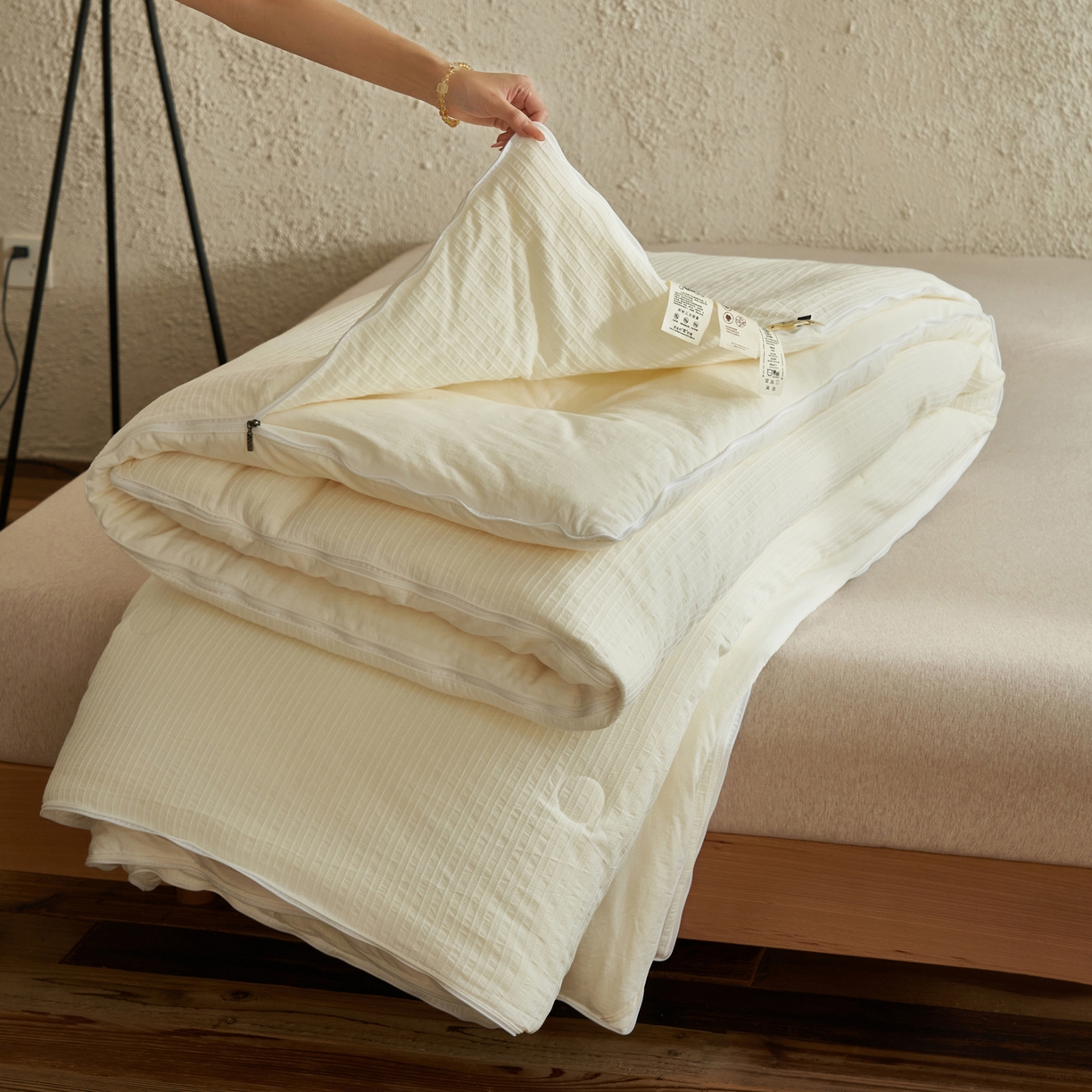 91家纺网 家纺一手货源 找家纺 子由家居 2025新款水洗简约条纹大豆子母被被子被芯 色织条纹-本白