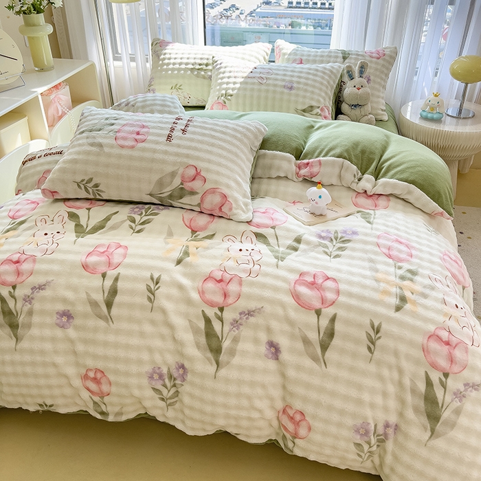 91家纺网 家纺一手货源 找家纺 摩妮卡 2025新款小清新加厚260克牛奶绒泡泡绒四件套 小兔甜甜酱