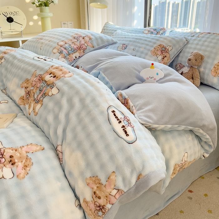 91家纺网 家纺一手货源 找家纺 摩妮卡 2025新款小清新加厚260克牛奶绒泡泡绒四件套 软萌萌小兔