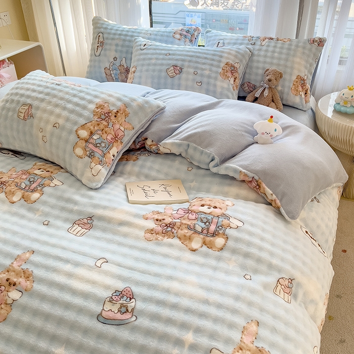 91家纺网 家纺一手货源 找家纺 摩妮卡 2025新款小清新加厚260克牛奶绒泡泡绒四件套 软萌萌小兔