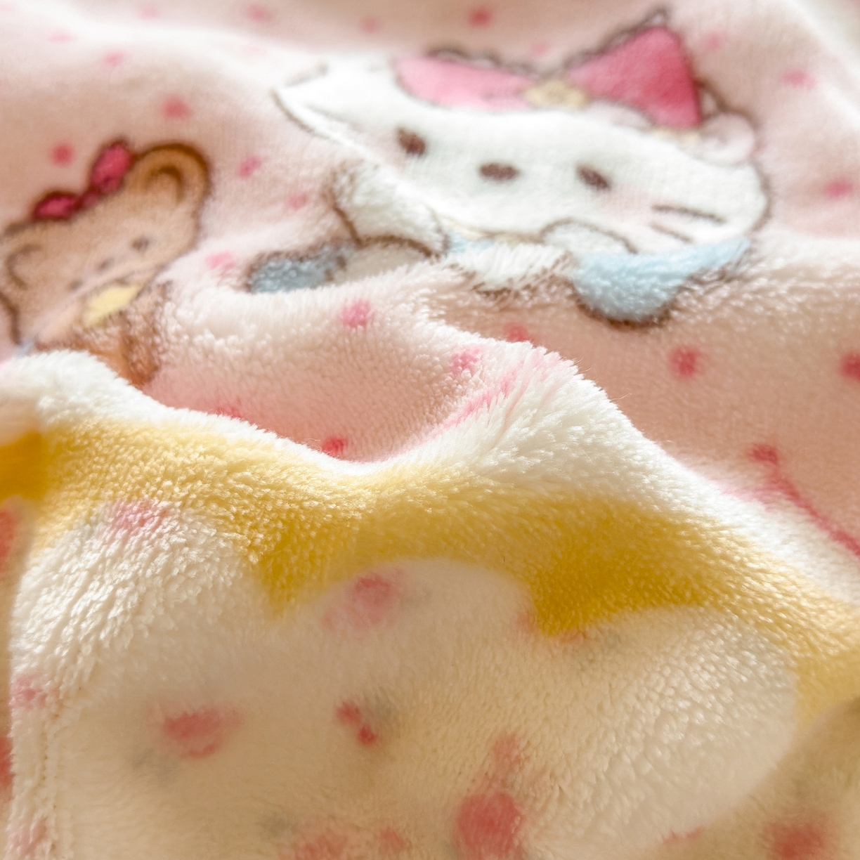 91家纺网 家纺一手货源 找家纺 摩妮卡 2025新款小清新加厚260克牛奶绒泡泡绒四件套 凯蒂小熊