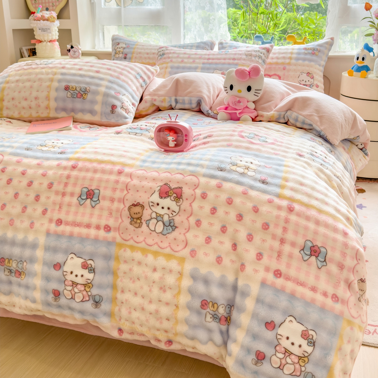 91家纺网 家纺一手货源 找家纺 摩妮卡 2025新款小清新加厚260克牛奶绒泡泡绒四件套 凯蒂小熊