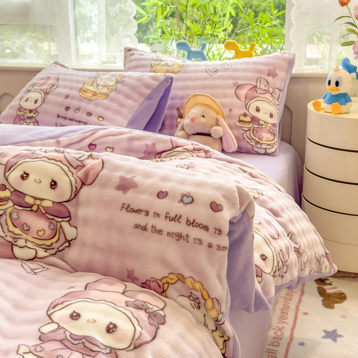 91家纺网 家纺一手货源 找家纺 摩妮卡 2025新款小清新加厚260克牛奶绒泡泡绒四件套 紫韵美乐蒂