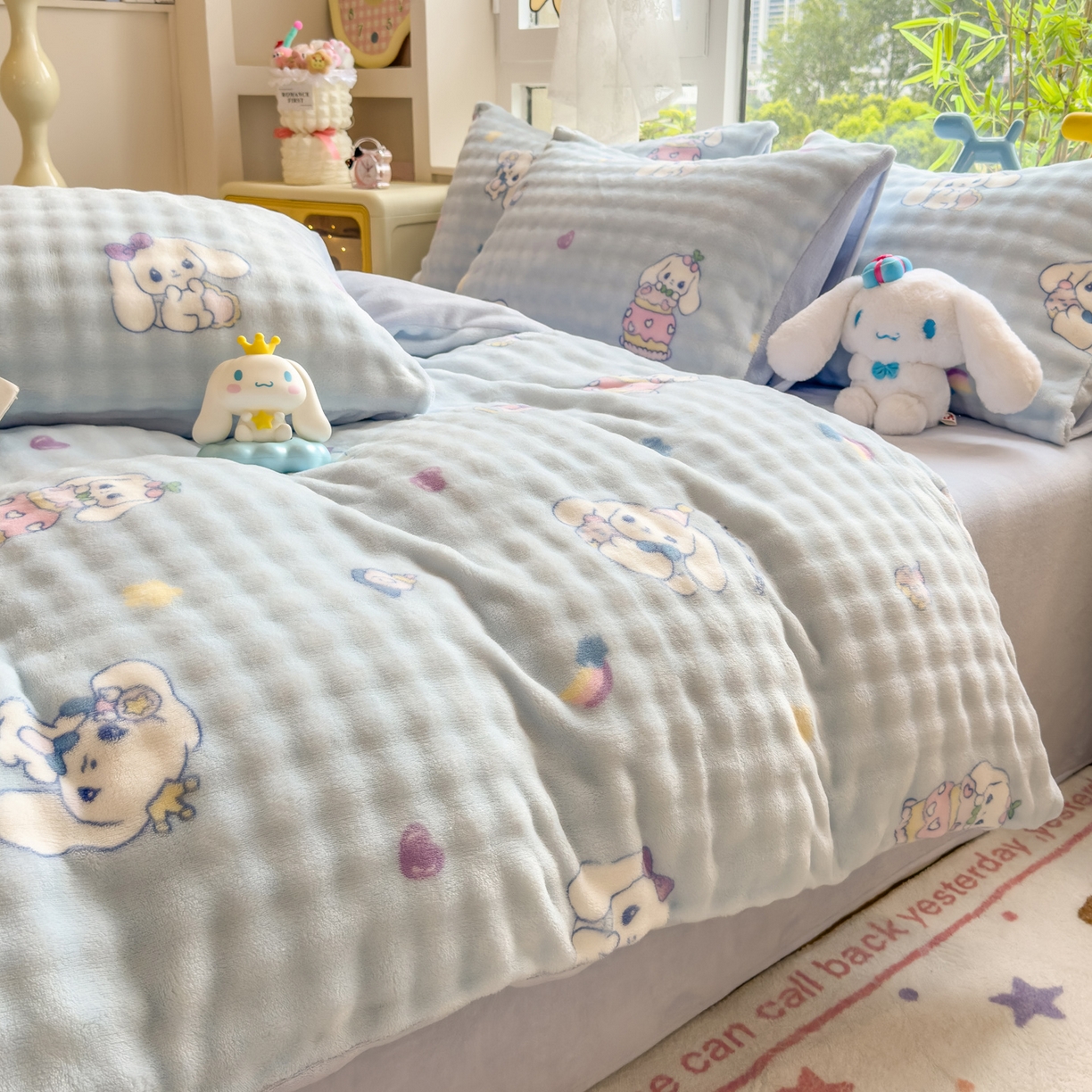 91家纺网 家纺一手货源 找家纺 摩妮卡 2025新款小清新加厚260克牛奶绒泡泡绒四件套 奶蓝玉桂狗