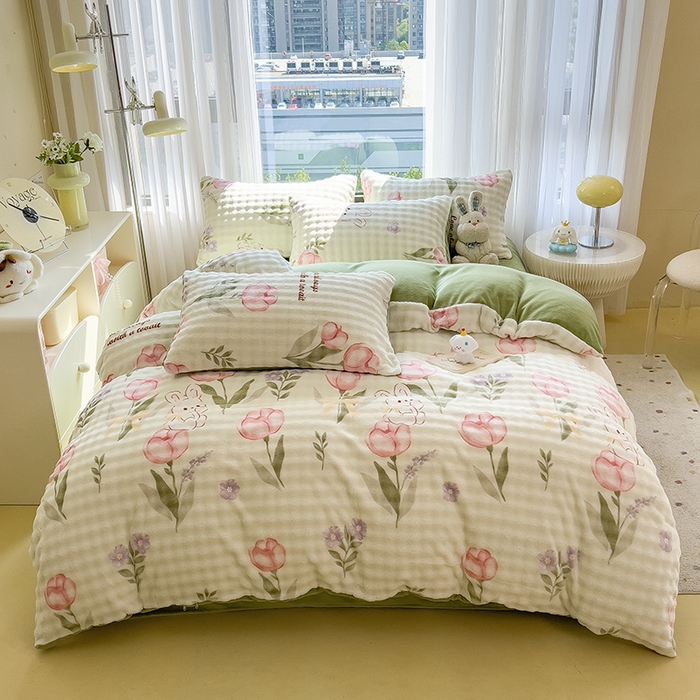 91家纺网 家纺一手货源 找家纺 摩妮卡 2025新款小清新加厚260克牛奶绒泡泡绒四件套 小兔甜甜酱