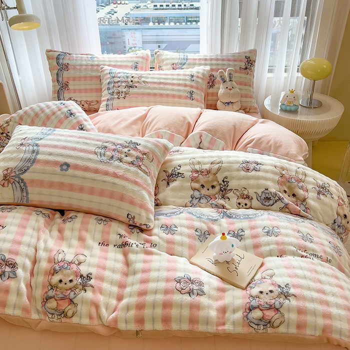 91家纺网 家纺一手货源 找家纺 摩妮卡 2025新款小清新加厚260克牛奶绒泡泡绒四件套 洛丽兔