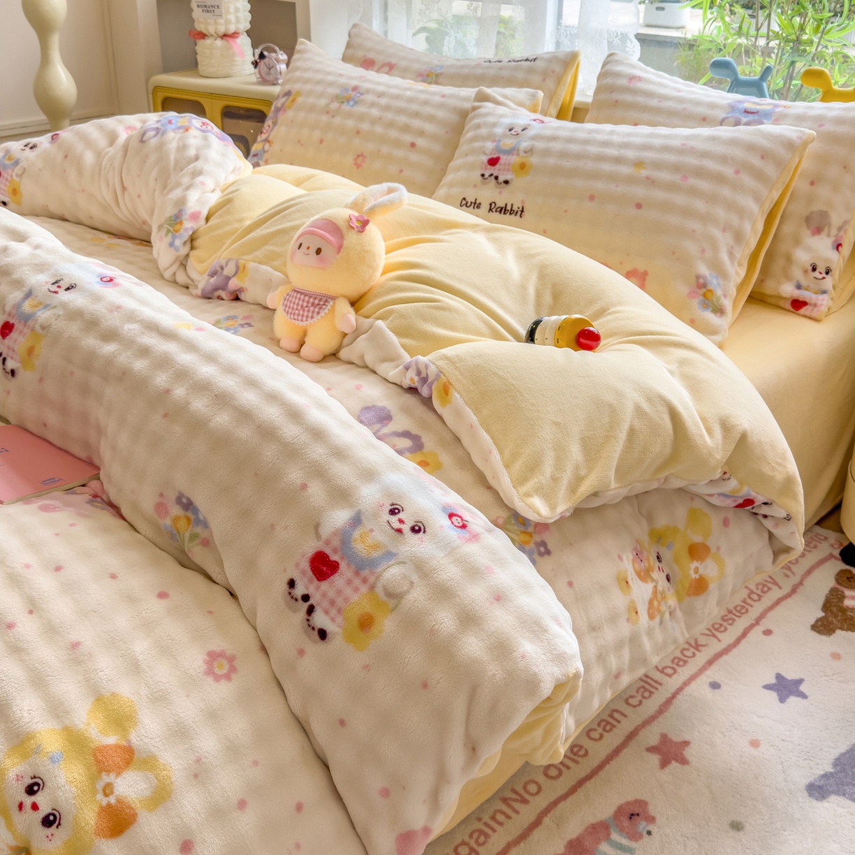 91家纺网 家纺一手货源 找家纺 摩妮卡 2025新款小清新加厚260克牛奶绒泡泡绒四件套 萌兔时光