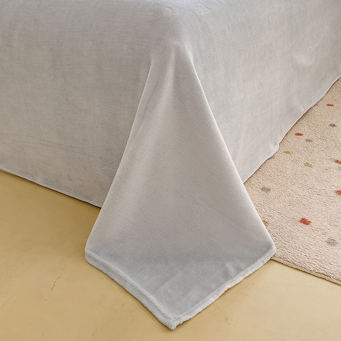 91家纺网 家纺一手货源 找家纺 摩妮卡 2025新款小清新加厚260克牛奶绒泡泡绒四件套 软萌萌小兔