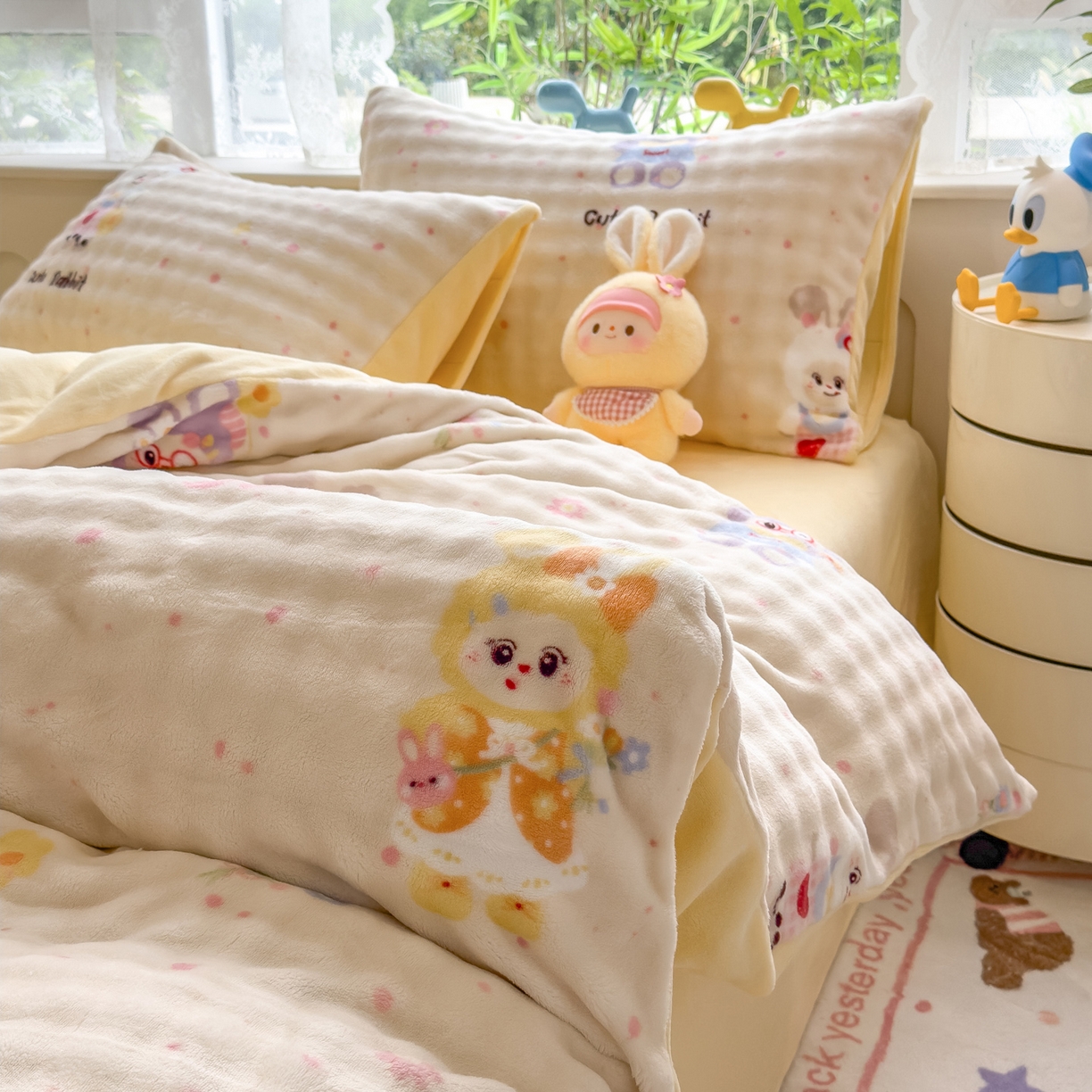 91家纺网 家纺一手货源 找家纺 摩妮卡 2025新款小清新加厚260克牛奶绒泡泡绒四件套 萌兔时光