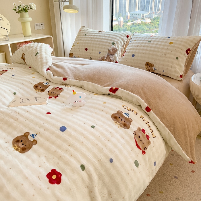 91家纺网 家纺一手货源 找家纺 摩妮卡 2025新款小清新加厚260克牛奶绒泡泡绒四件套 快乐每一天