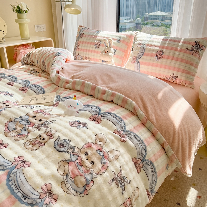 91家纺网 家纺一手货源 找家纺 摩妮卡 2025新款小清新加厚260克牛奶绒泡泡绒四件套 洛丽兔