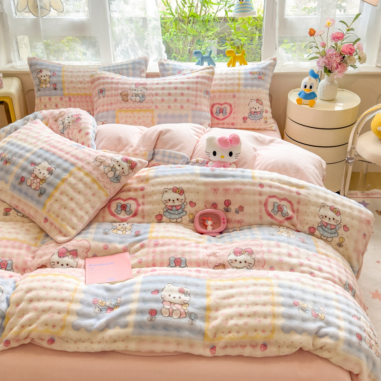 91家纺网 家纺一手货源 找家纺 摩妮卡 2025新款小清新加厚260克牛奶绒泡泡绒四件套 凯蒂小熊