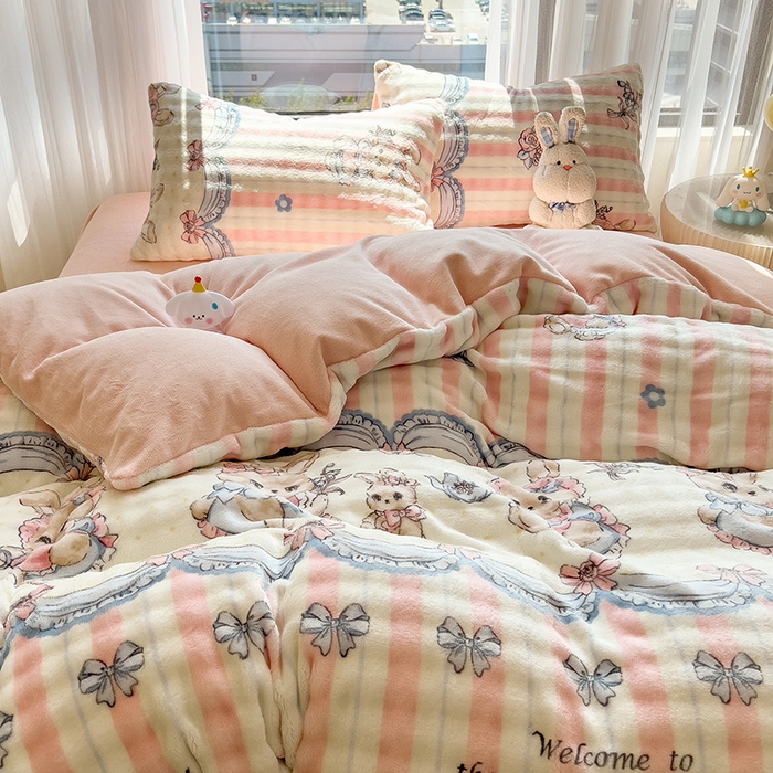 91家纺网 家纺一手货源 找家纺 摩妮卡 2025新款小清新加厚260克牛奶绒泡泡绒四件套 洛丽兔