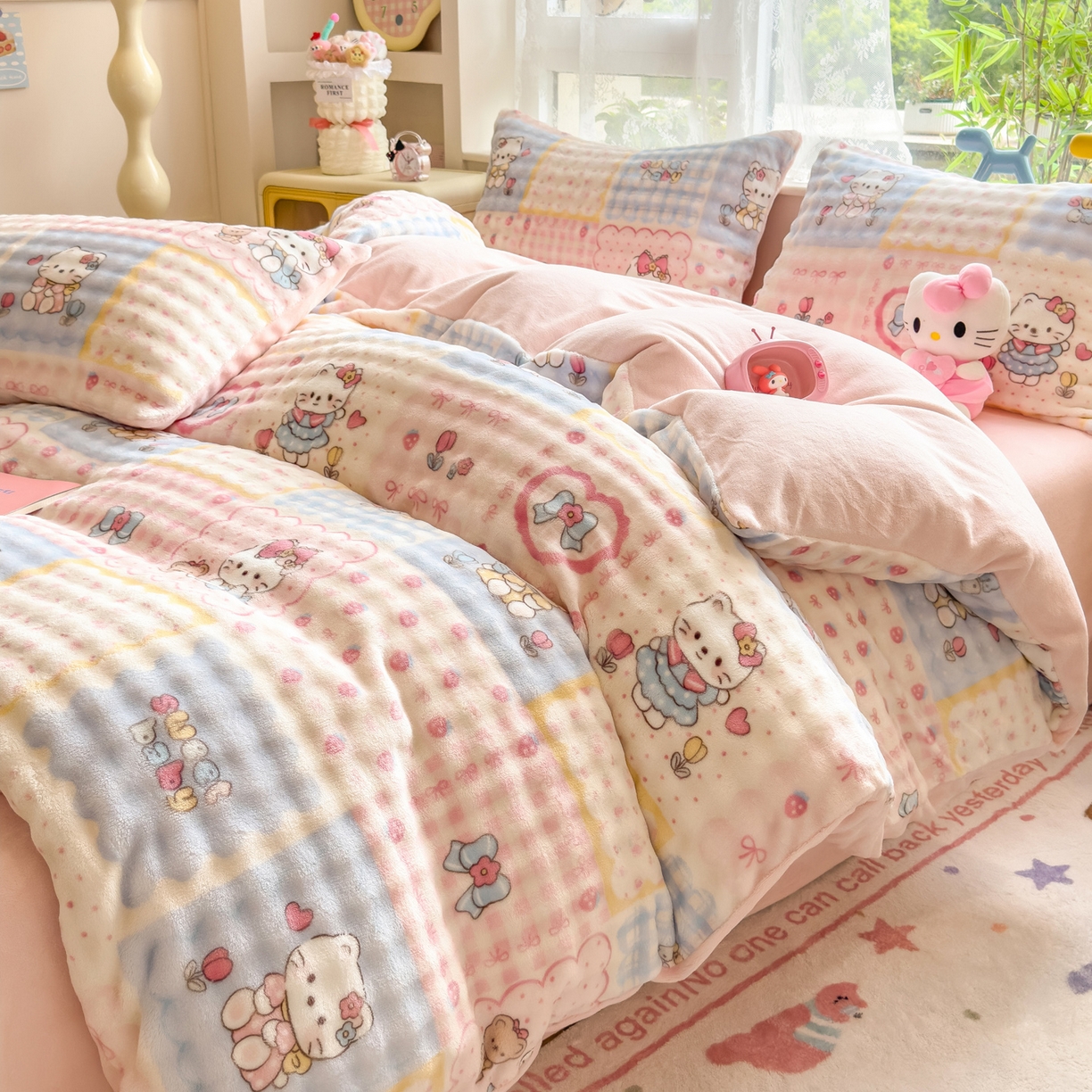 91家纺网 家纺一手货源 找家纺 摩妮卡 2025新款小清新加厚260克牛奶绒泡泡绒四件套 凯蒂小熊