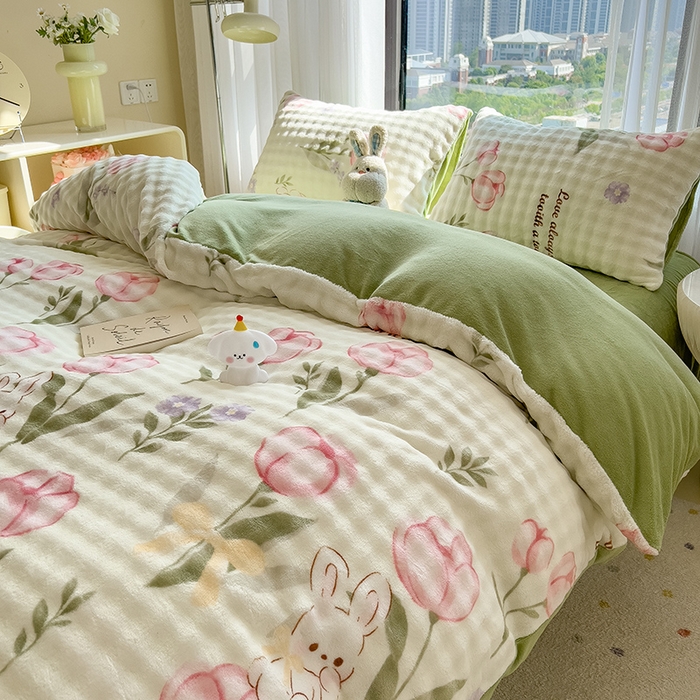 91家纺网 家纺一手货源 找家纺 摩妮卡 2025新款小清新加厚260克牛奶绒泡泡绒四件套 小兔甜甜酱