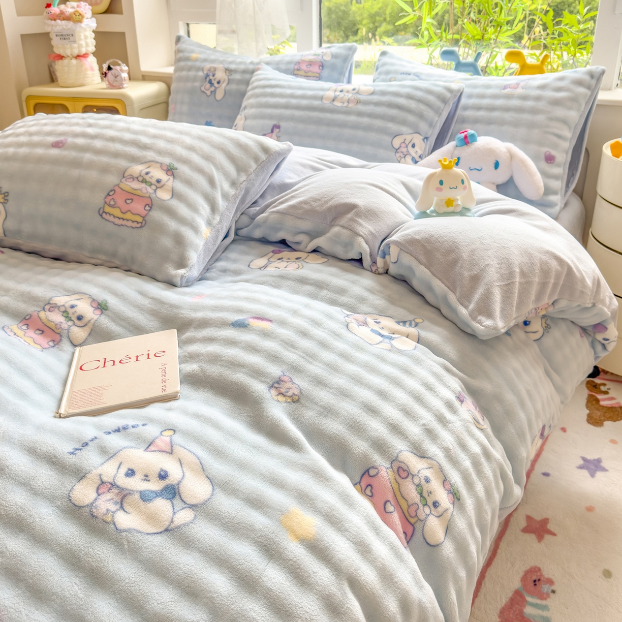 91家纺网 家纺一手货源 找家纺 摩妮卡 2025新款小清新加厚260克牛奶绒泡泡绒四件套 奶蓝玉桂狗