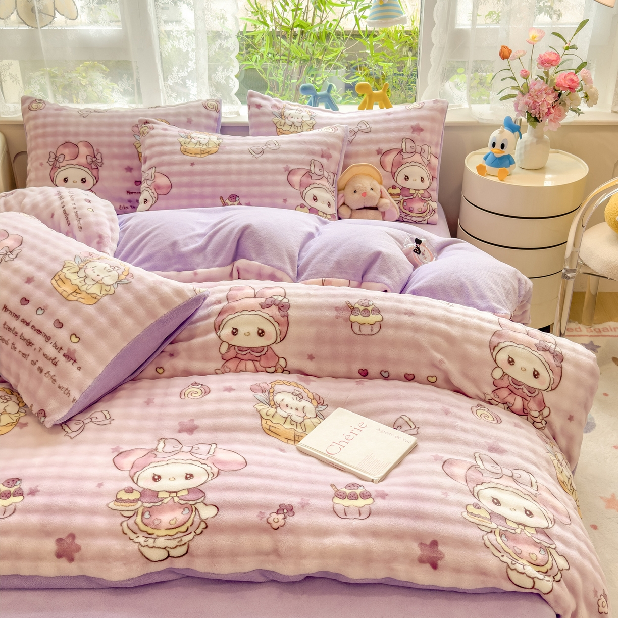 91家纺网 家纺一手货源 找家纺 摩妮卡 2025新款小清新加厚260克牛奶绒泡泡绒四件套 紫韵美乐蒂