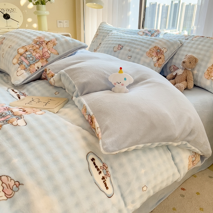 91家纺网 家纺一手货源 找家纺 摩妮卡 2025新款小清新加厚260克牛奶绒泡泡绒四件套 软萌萌小兔