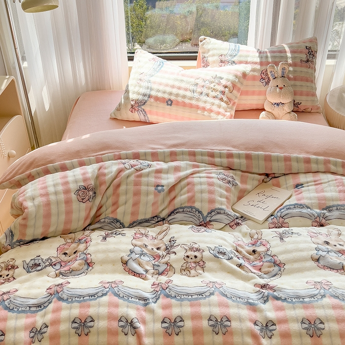 91家纺网 家纺一手货源 找家纺 摩妮卡 2025新款小清新加厚260克牛奶绒泡泡绒四件套 洛丽兔