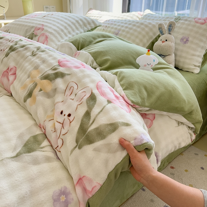 91家纺网 家纺一手货源 找家纺 摩妮卡 2025新款小清新加厚260克牛奶绒泡泡绒四件套 小兔甜甜酱