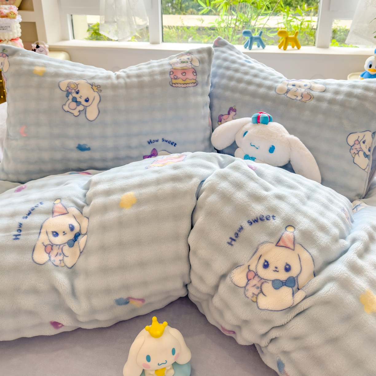 91家纺网 家纺一手货源 找家纺 摩妮卡 2025新款小清新加厚260克牛奶绒泡泡绒四件套 奶蓝玉桂狗