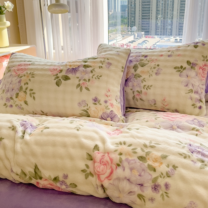 91家纺网 家纺一手货源 找家纺 摩妮卡 2025新款小清新加厚260克牛奶绒泡泡绒四件套 幽香恋曲