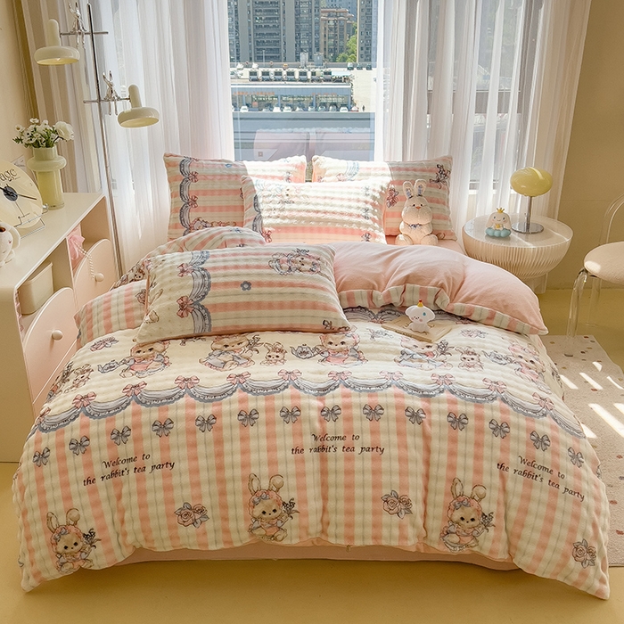 91家纺网 家纺一手货源 找家纺 摩妮卡 2025新款小清新加厚260克牛奶绒泡泡绒四件套 洛丽兔