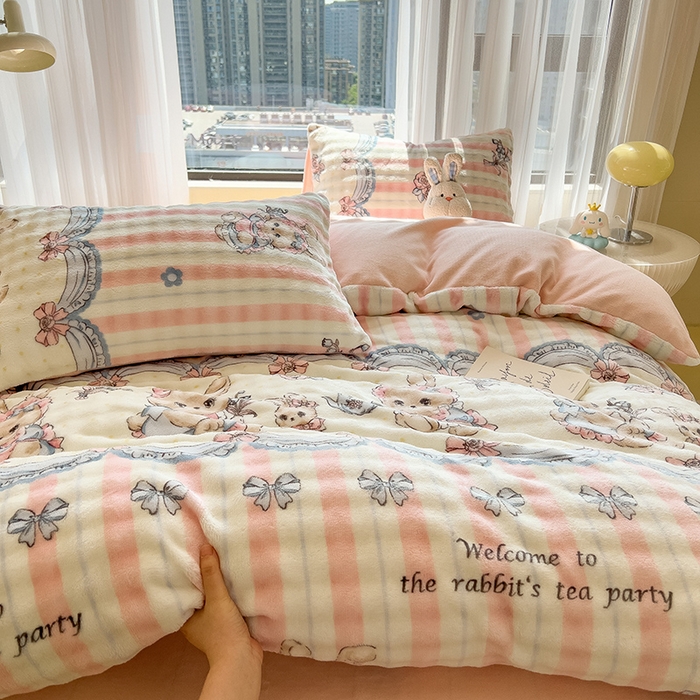 91家纺网 家纺一手货源 找家纺 摩妮卡 2025新款小清新加厚260克牛奶绒泡泡绒四件套 洛丽兔