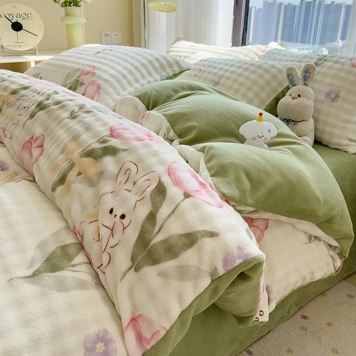 91家纺网 家纺一手货源 找家纺 摩妮卡 2025新款小清新加厚260克牛奶绒泡泡绒四件套 小兔甜甜酱