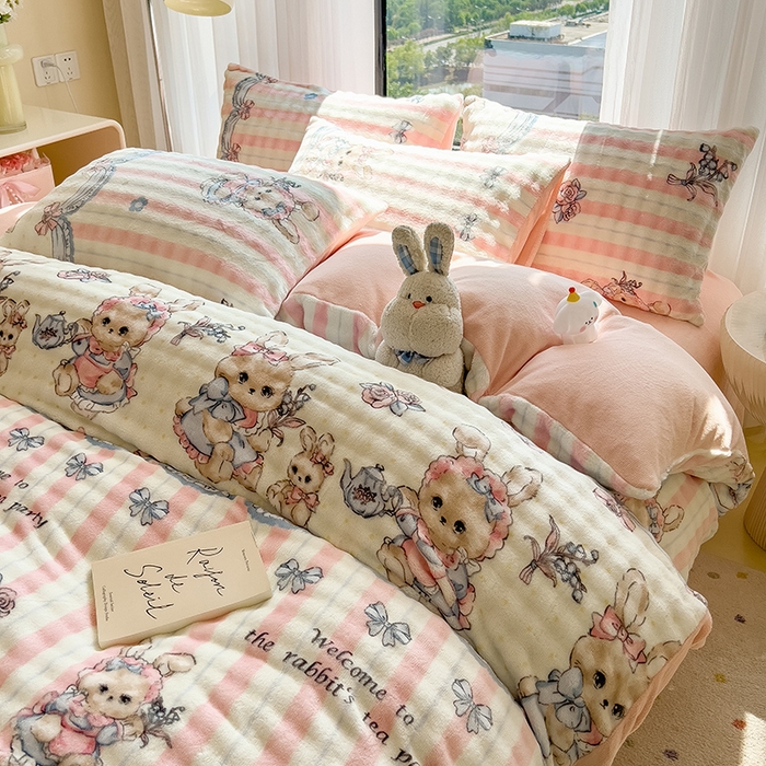 91家纺网 家纺一手货源 找家纺 摩妮卡 2025新款小清新加厚260克牛奶绒泡泡绒四件套 洛丽兔