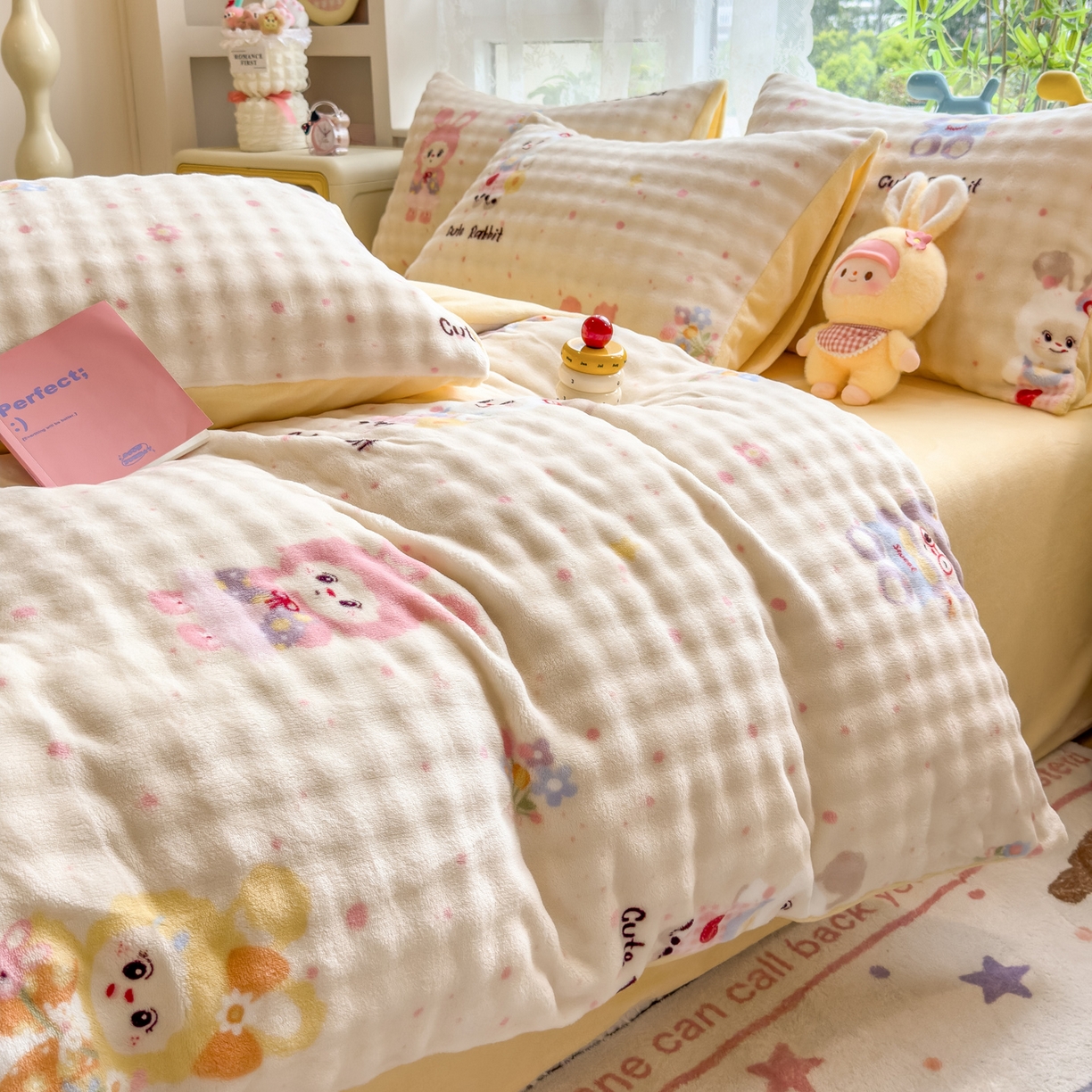 91家纺网 家纺一手货源 找家纺 摩妮卡 2025新款小清新加厚260克牛奶绒泡泡绒四件套 萌兔时光