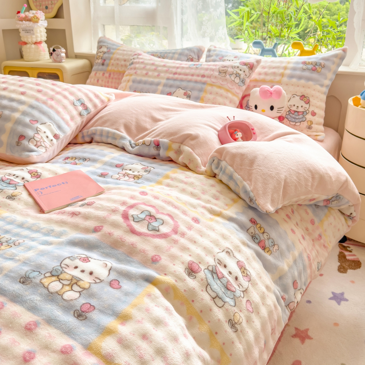 91家纺网 家纺一手货源 找家纺 摩妮卡 2025新款小清新加厚260克牛奶绒泡泡绒四件套 凯蒂小熊